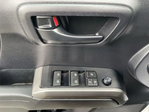 Certified 2020 Toyota Tacoma SR5 AWD/4WD image 12