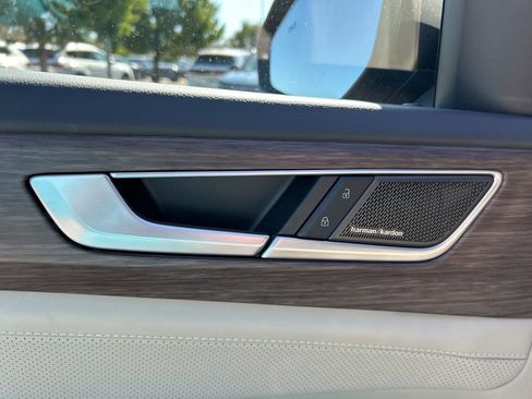 Used 2025 Volkswagen Atlas SEL Premium R-Line image 18