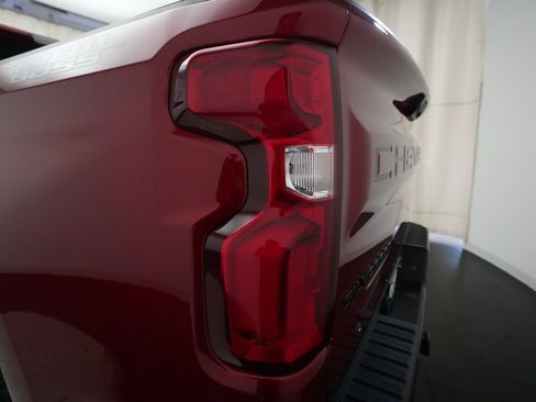Used 2024 Chevrolet Silverado 1500 LT Trail Boss w/ Convenience Package II AWD/4WD image 32