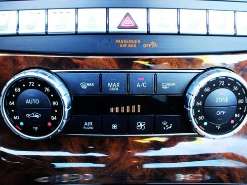 Used 2014 Mercedes-Benz SL 550 w/ Driver Assistance Package image 33