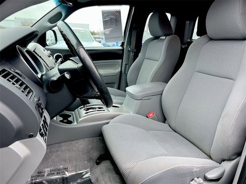 Used 2011 Toyota Tacoma 4x4 Access Cab V6 image 16