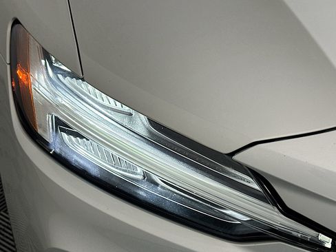 Used 2022 Volvo S60 B5 Momentum w/ Premium Package FWD image 9