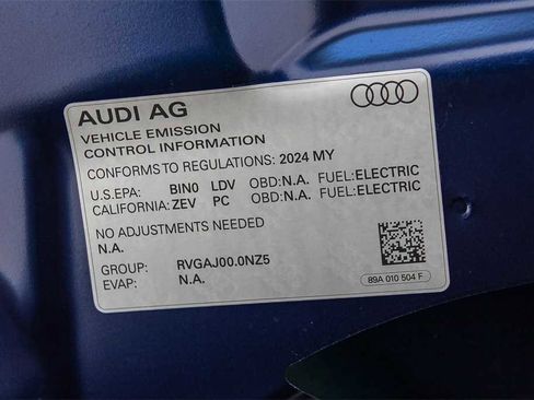 Used 2024 Audi Q4 e-tron Premium Plus image 28