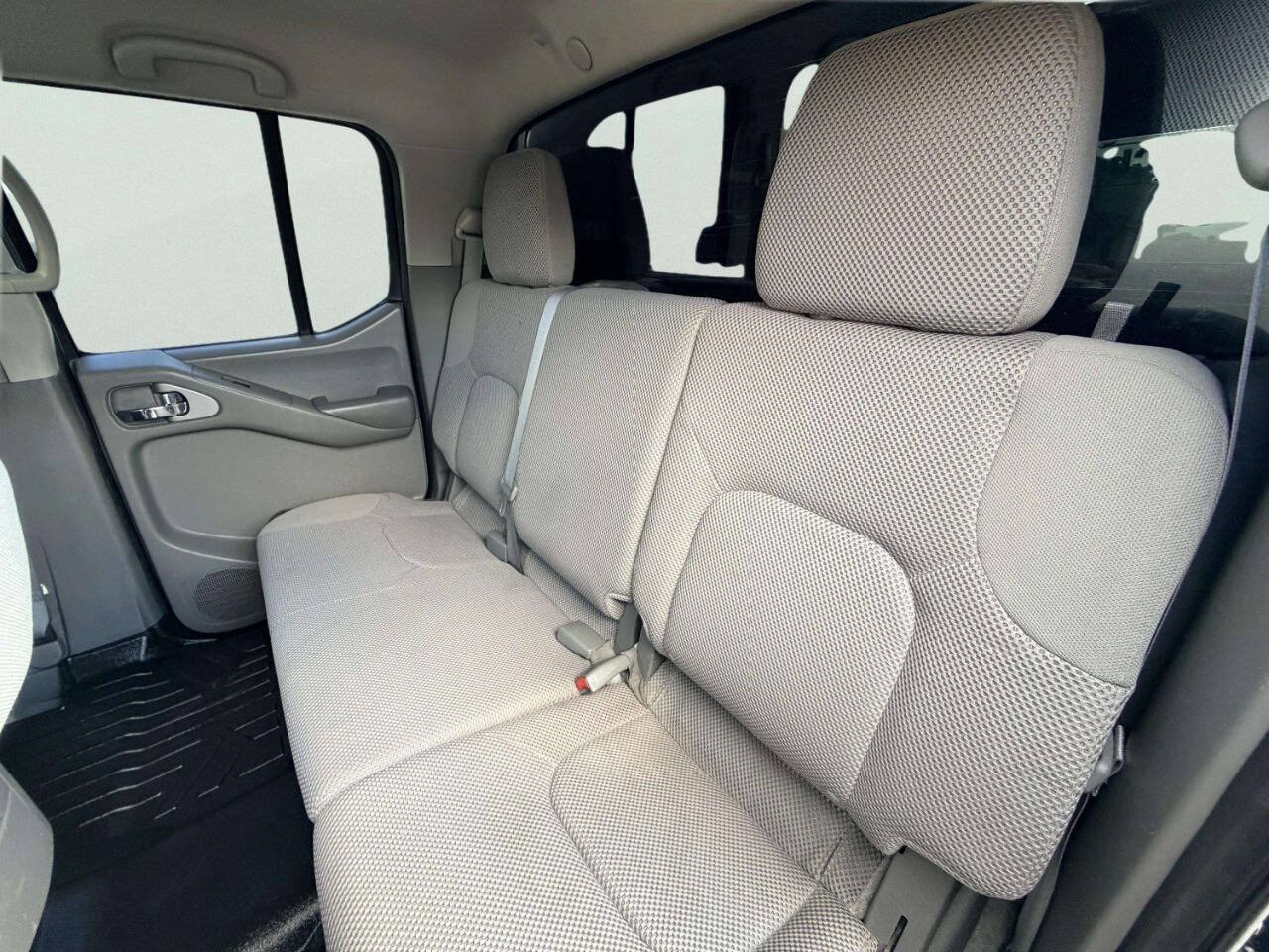 Used 2013 Nissan Frontier SV AWD/4WD image 23