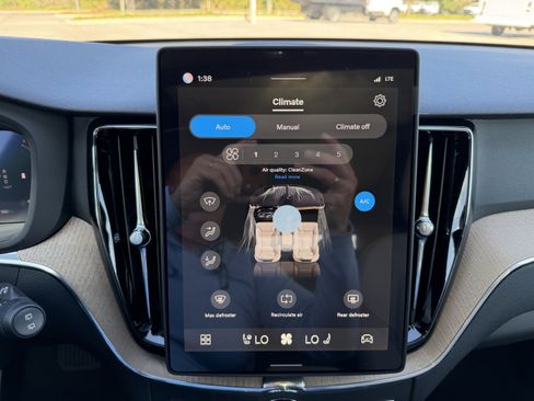 New 2026 Volvo XC60 B5 Core w/ Protection Package image 22