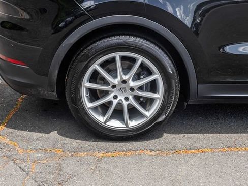 Used 2024 Porsche Cayenne AWD/4WD image 6