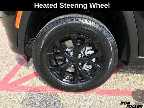 New 2025 Jeep Grand Cherokee L Altitude image 9