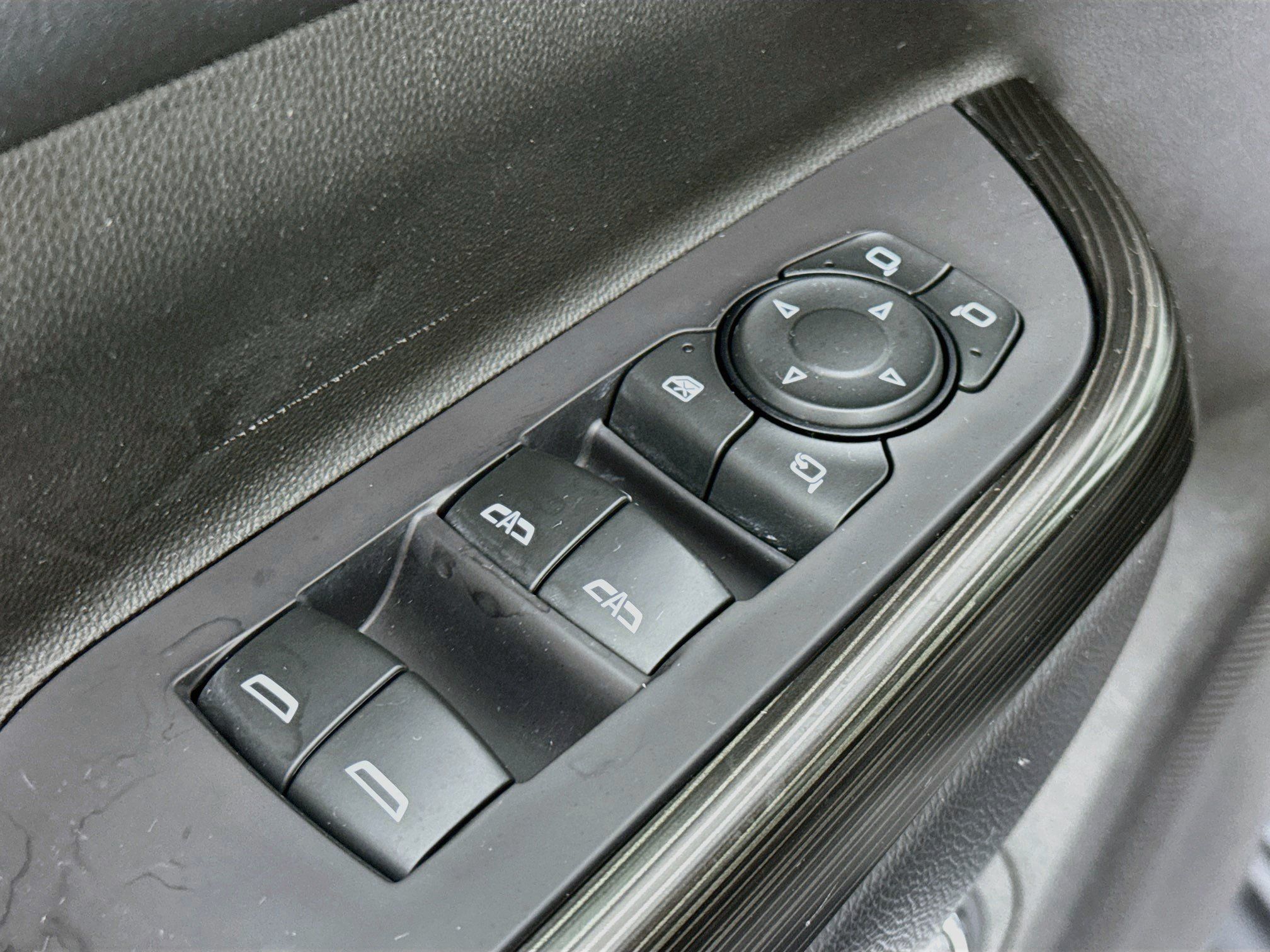 Used 2021 GMC Acadia SLT w/ Technology Package FWD image 17