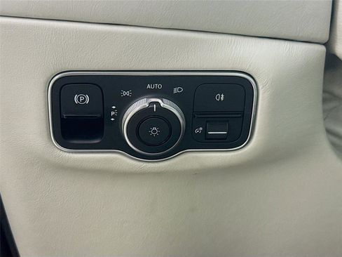 Used 2022 Aston Martin DBX AWD/4WD image 6