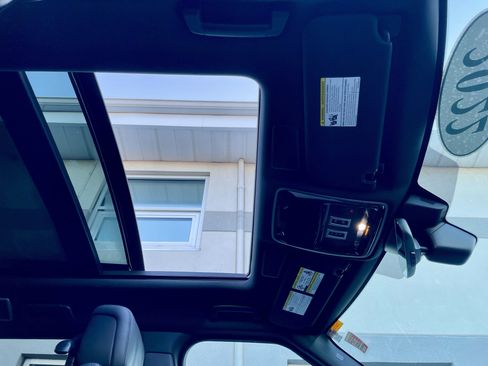 Certified 2022 Land Rover Range Rover Sport HSE Silver Edition image 17