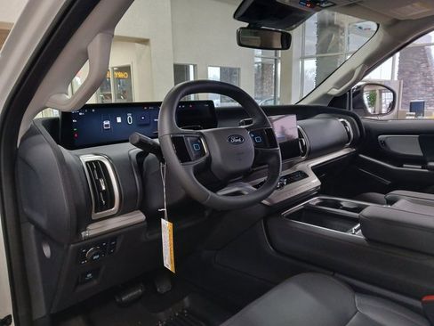 New 2025 Ford Expedition Active image 9