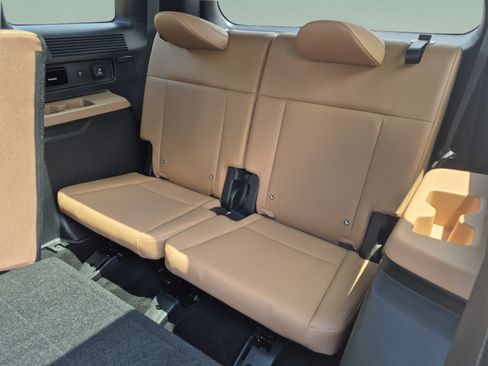 Certified 2025 Hyundai Santa Fe Limited FWD image 20