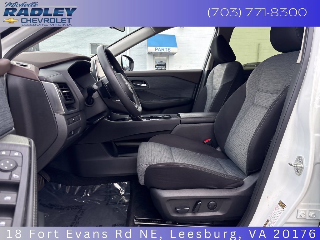 Used 2023 Nissan Rogue SV AWD/4WD image 22