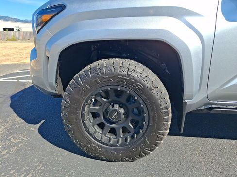 Used 2024 Toyota Tacoma Limited w/ Limited Package (LT) AWD/4WD image 26