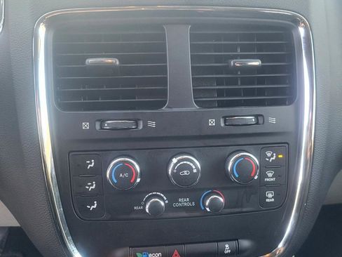 Used 2018 Dodge Grand Caravan SE w/ UConnect Hands-Free Group image 19