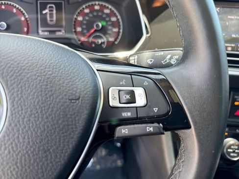 Used 2020 Volkswagen Jetta SE w/ SE Cold Weather Package FWD image 30
