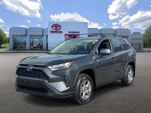 Certified 2022 Toyota RAV4 XLE w/ Convenience Package AWD/4WD image 1