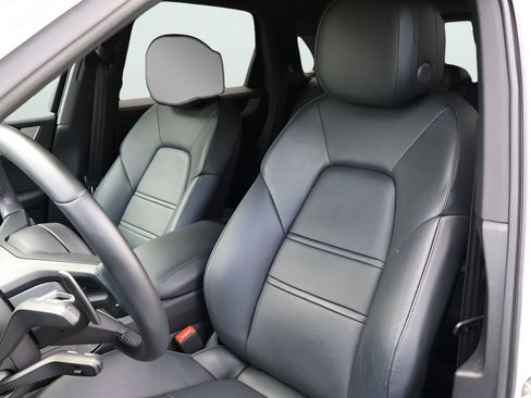 Certified 2024 Porsche Cayenne AWD/4WD image 5