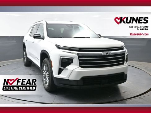 Used 2024 Chevrolet Traverse LT FWD image 1