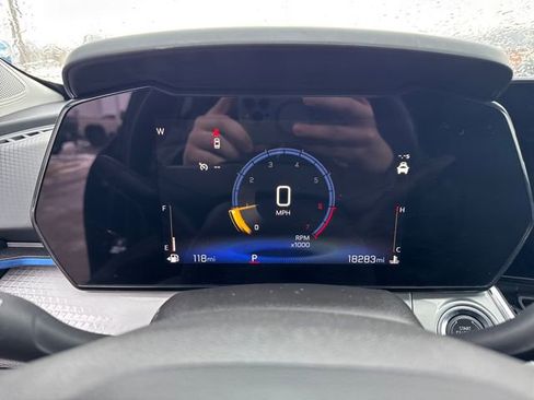 Used 2025 Chevrolet Trax LT image 18