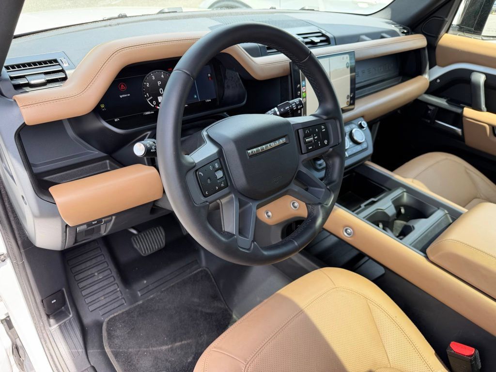 Used 2025 Land Rover Defender 130 X-Dynamic SE AWD/4WD image 19
