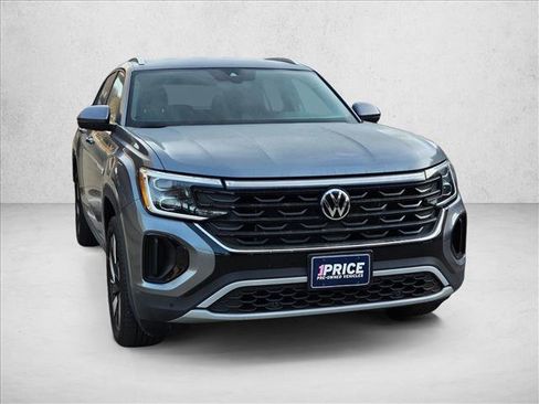 Used 2025 Volkswagen Atlas Cross Sport SE image 3