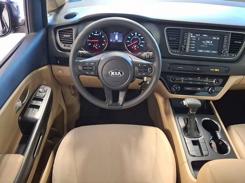 Used 2019 Kia Sedona LX FWD image 13
