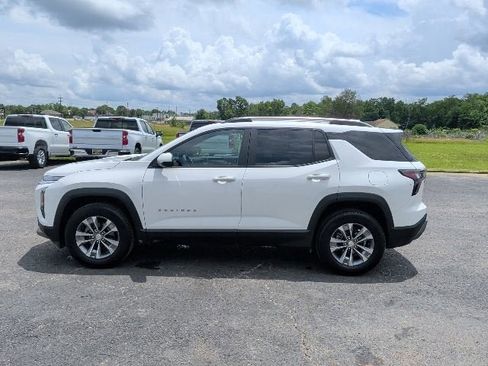 Used 2025 Chevrolet Equinox LT w/ Convenience Package II AWD/4WD image 2