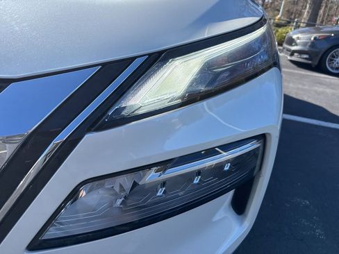 Used 2021 Nissan Rogue SV image 9