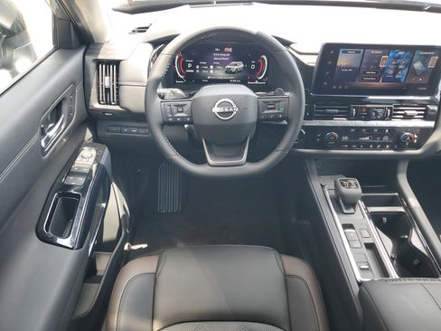 New 2026 Nissan Pathfinder Platinum FWD image 19