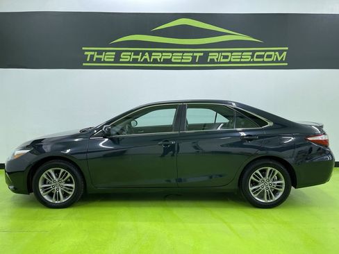 Used 2017 Toyota Camry SE image 6