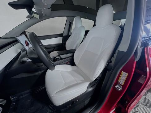 Used 2022 Tesla Model Y Performance image 9