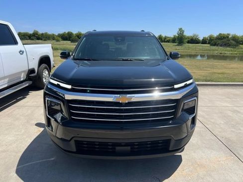 Used 2026 Chevrolet Traverse LT w/ Driver Confidence Package FWD image 2