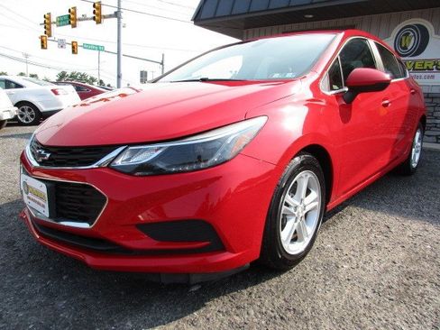 Used 2018 Chevrolet Cruze LT FWD image 4
