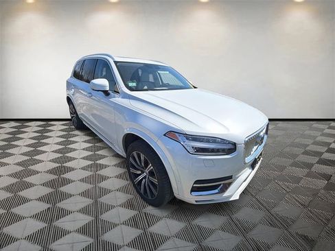 Used 2022 Volvo XC90 T6 Inscription w/ Lounge Package image 3
