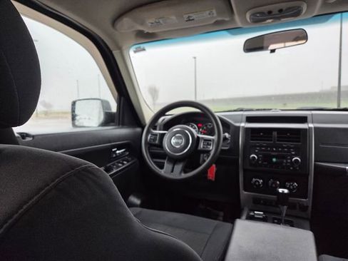 Used 2011 Jeep Liberty Sport AWD/4WD image 46