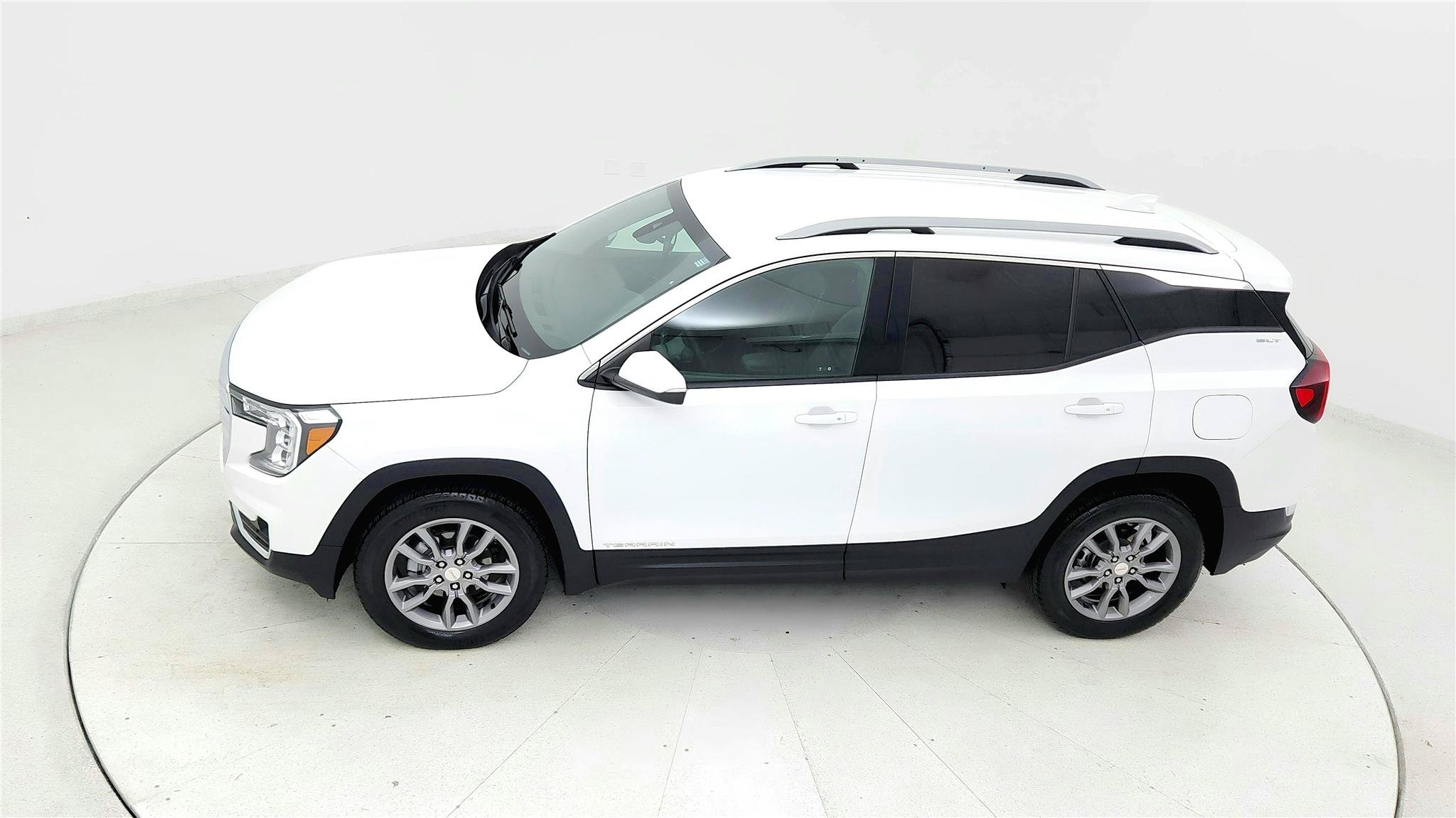 Used 2024 GMC Terrain SLT AWD/4WD image 14