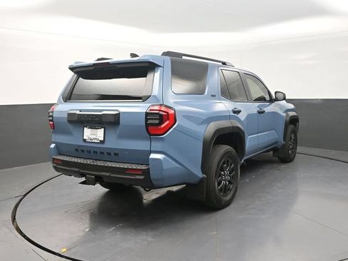 Used 2025 Toyota 4Runner SR5 AWD/4WD image 9
