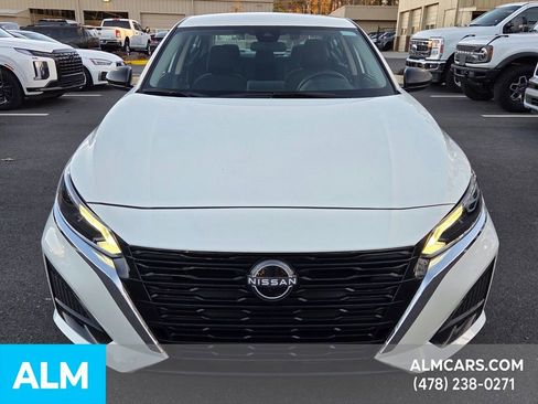 Used 2025 Nissan Altima 2.5 SV image 10