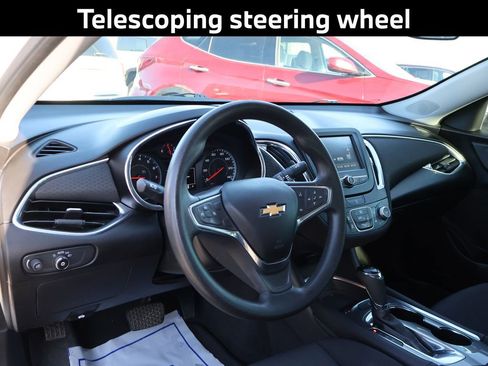 Used 2018 Chevrolet Malibu LT image 18