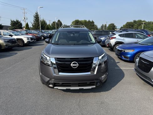 Used 2024 Nissan Pathfinder Platinum AWD/4WD image 40