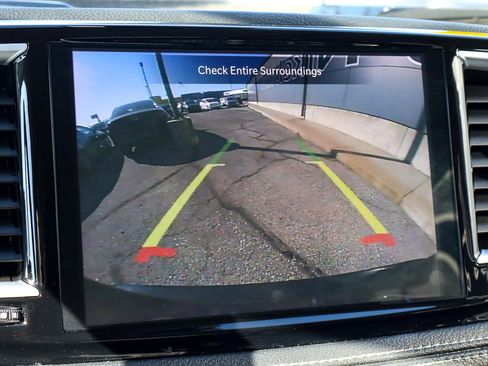 Used 2023 Chrysler Pacifica Limited image 12