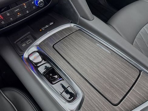 Used 2024 Buick Enclave Avenir image 16