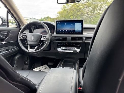 Certified 2025 Lincoln Corsair FWD image 9