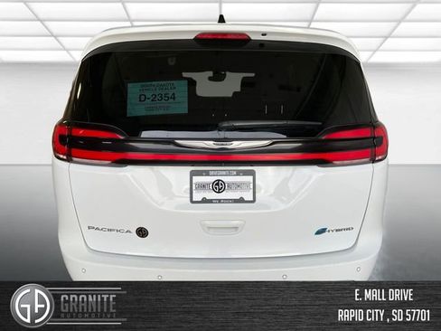 Used 2024 Chrysler Pacifica Limited FWD image 29