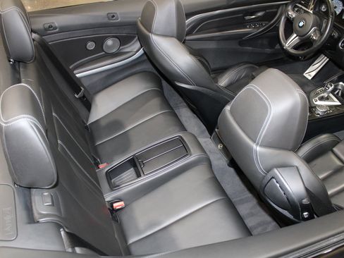 Used 2017 BMW M4 Convertible image 39