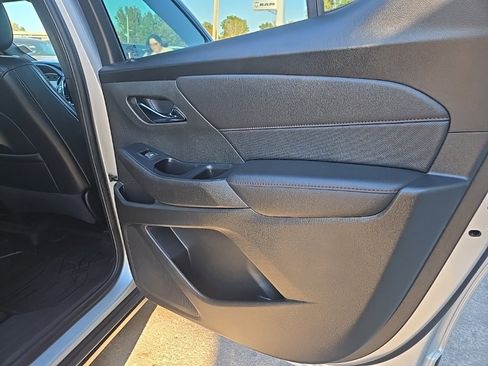 Used 2022 Chevrolet Traverse RS w/ LPO, Floor Liner Package image 77