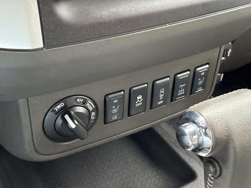 Used 2019 Nissan Frontier PRO-4X image 33