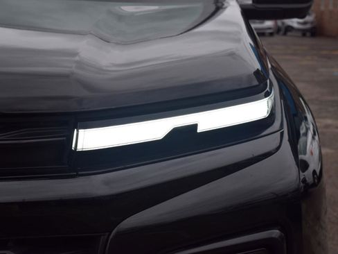 Used 2024 Chevrolet Traverse LT w/ Trailering Package FWD image 17