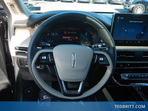 Certified 2025 Lincoln Corsair Reserve image 26
